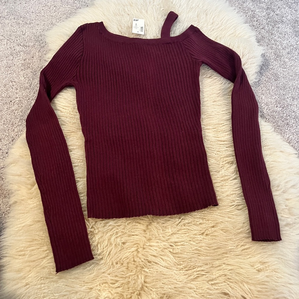 Aeropostale off-shoulder long sleeveve